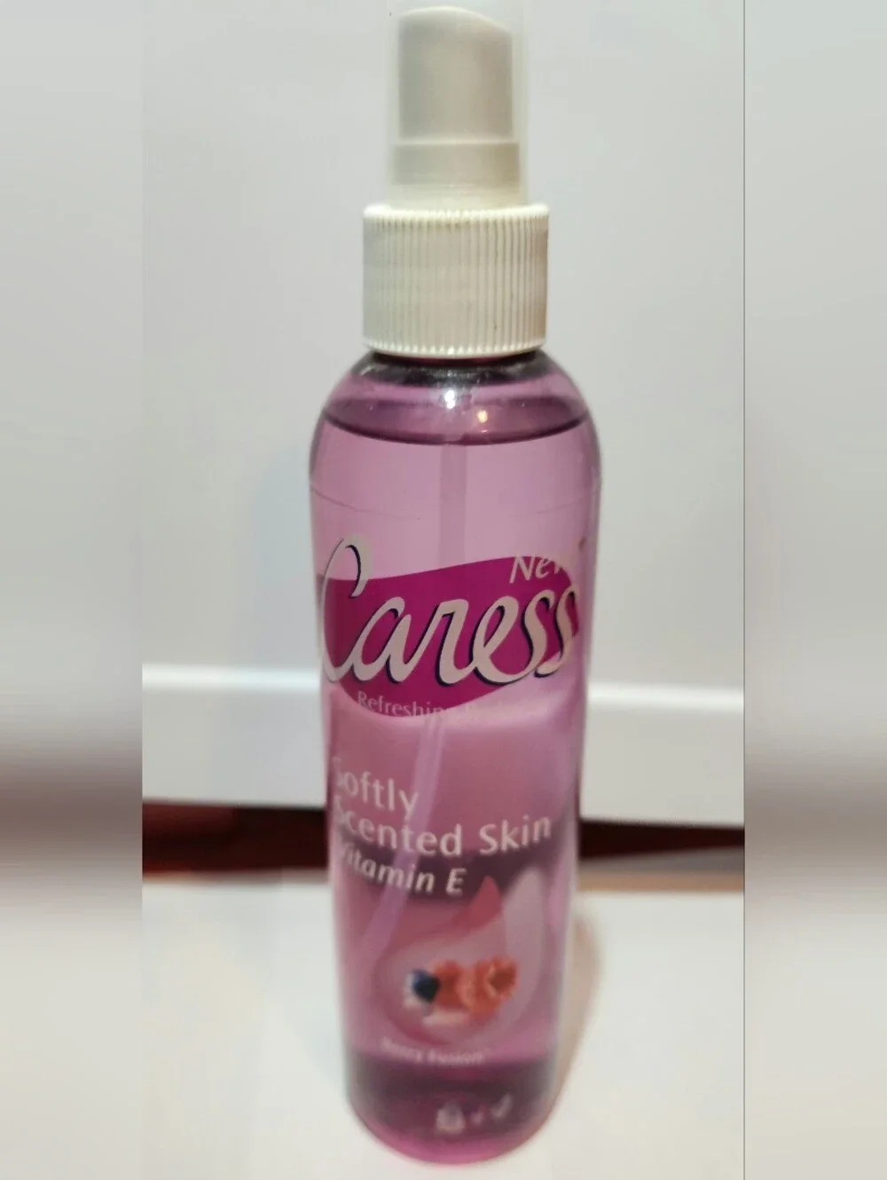 Caress Refreshing Body Spray Berry Fusion 8oz Bottle